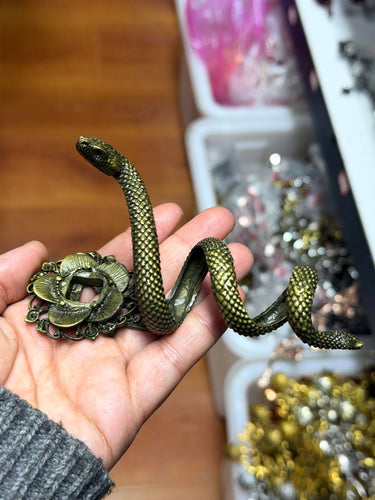 Snake Sphere Stand