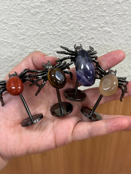 Spider On Stand