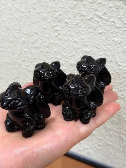 Toothless Black Obsidian Carving