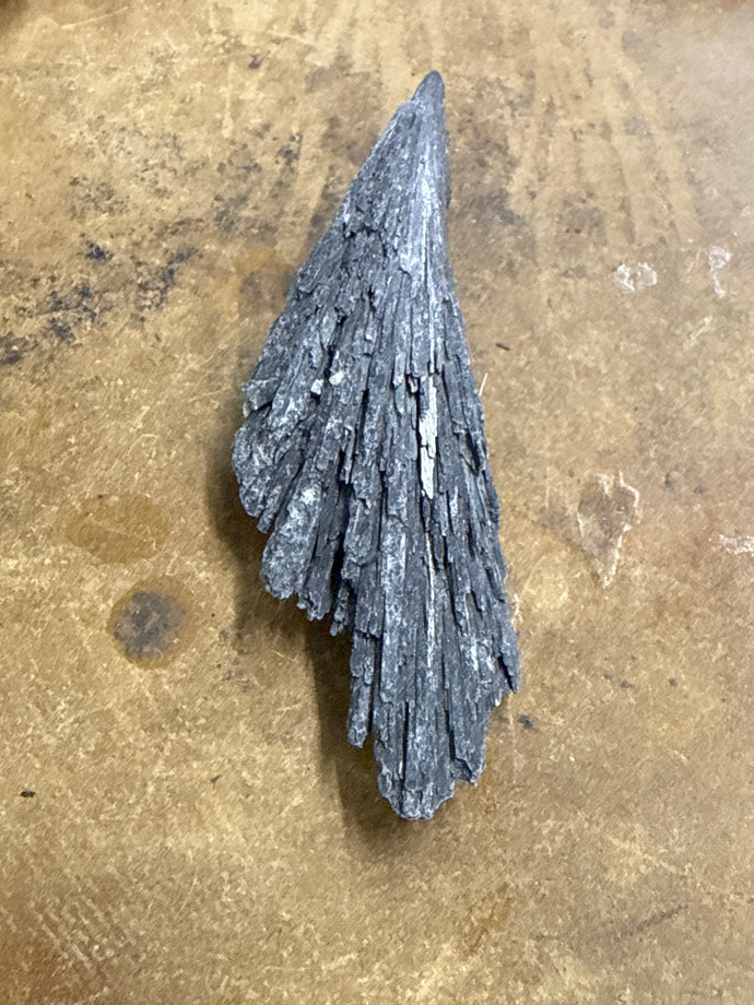 Kyanite, Black (Raw) 7