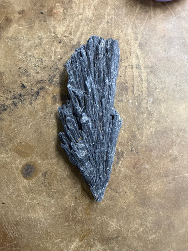 Kyanite, Black (Raw) 4