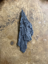 Kyanite, Black (Raw) 7
