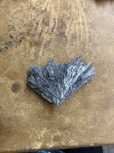 Kyanite, Black (Raw) 5
